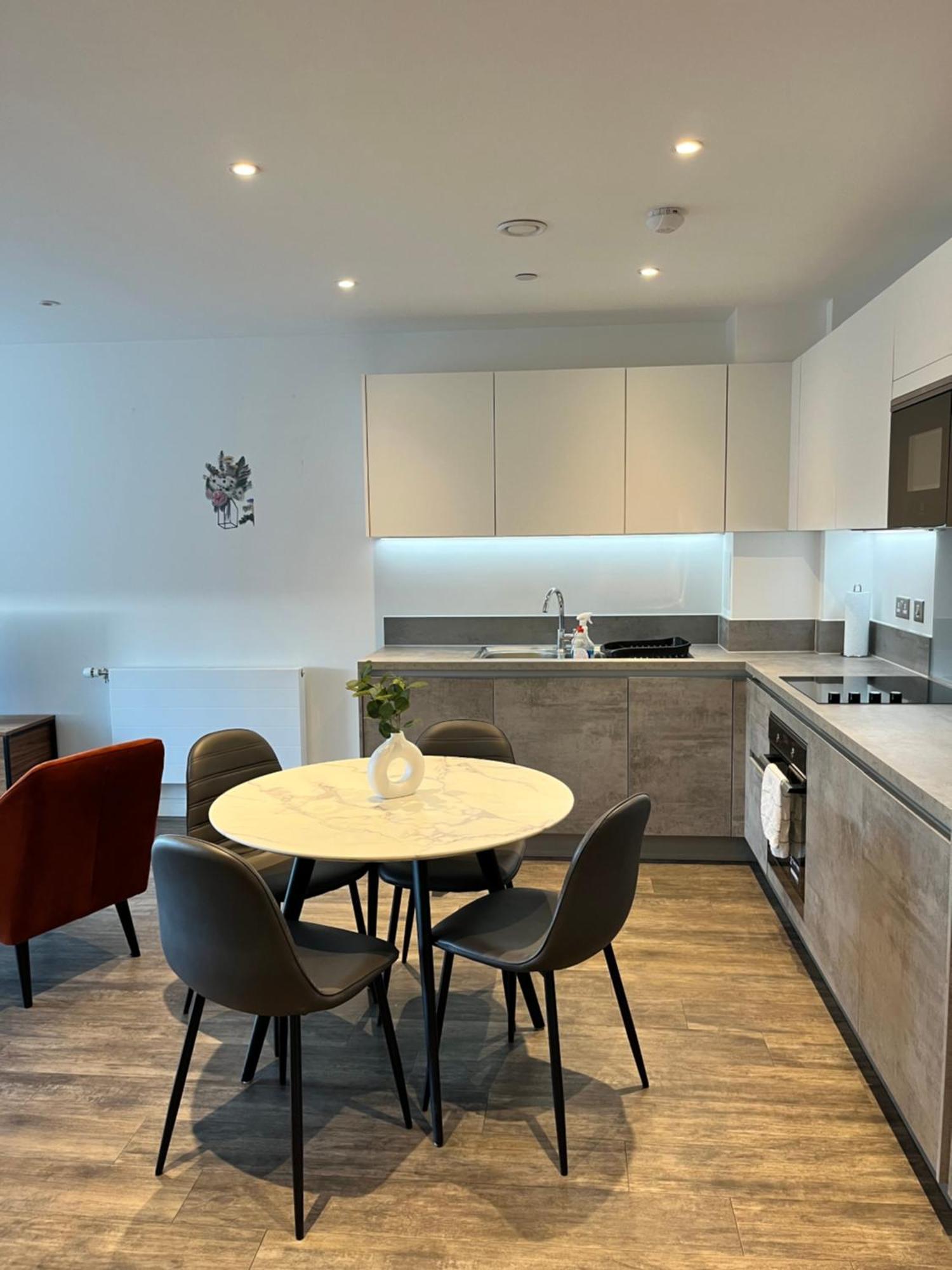 One Bedroom Apartment Μπάρκινγκ Εξωτερικό φωτογραφία