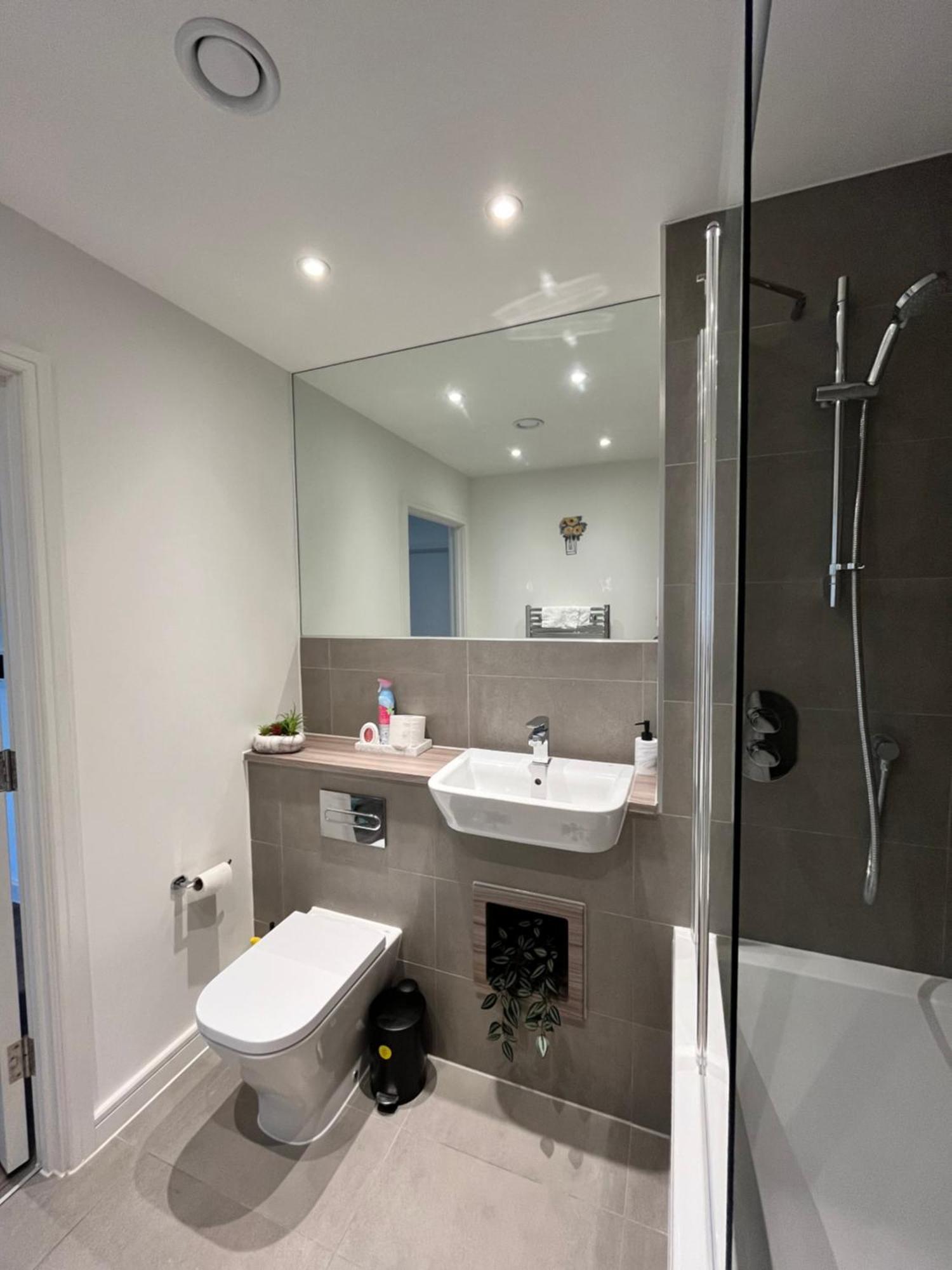 One Bedroom Apartment Μπάρκινγκ Εξωτερικό φωτογραφία